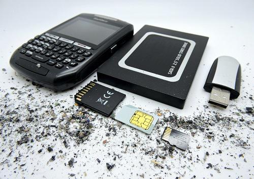 USB-Sticks und Speicherkarten sicher vor Ort vernichtet